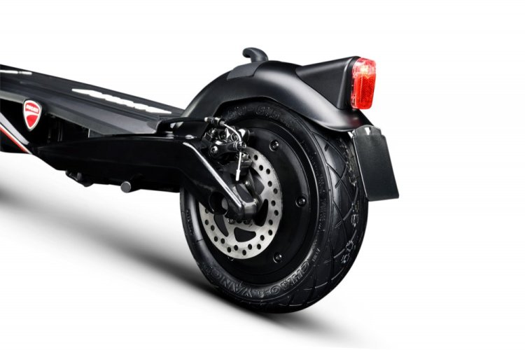 Elektrická koloběžka Ducati PRO-III