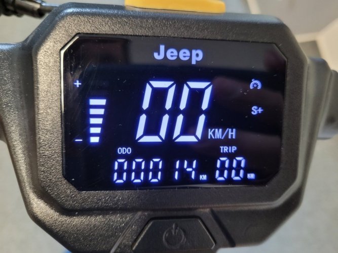 Elektrická koloběžka Jeep 2xe ADVENTURER (předváděcí č.2)