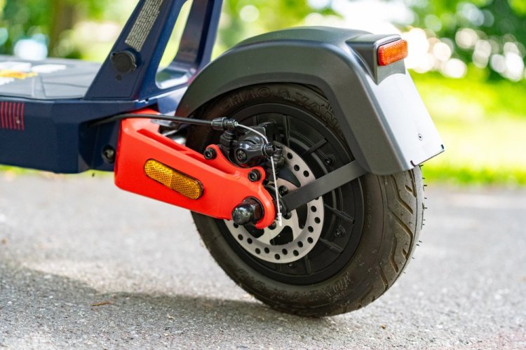 Elektrická koloběžka Red Bull RACE TEN FULL