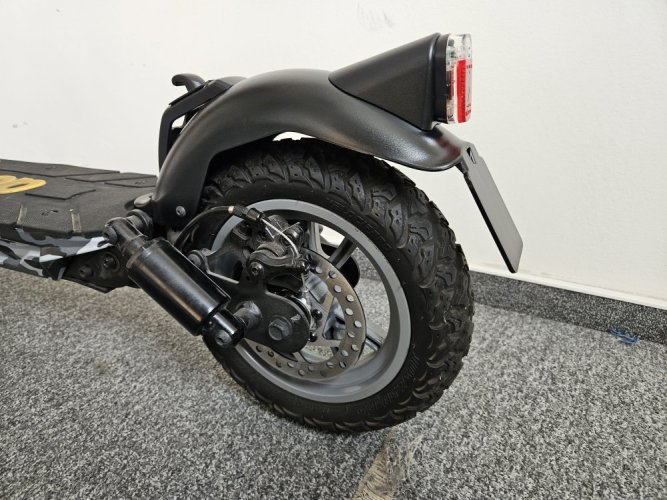 Elektrická koloběžka Jeep 2xe URBAN CAMOU (předváděcí č.5)