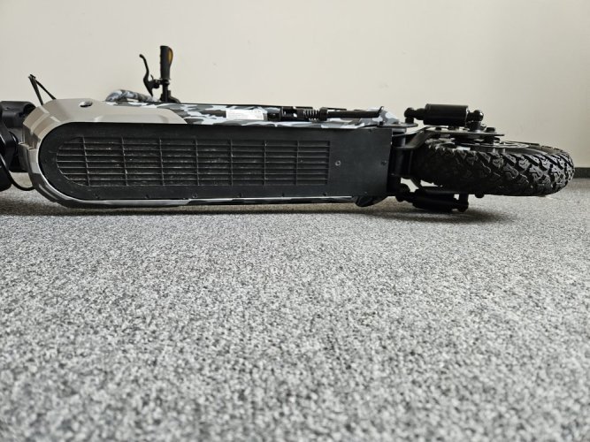 Elektrická koloběžka Jeep 2xe URBAN CAMOU (předváděcí č.5)