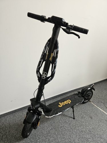 Elektrická koloběžka Jeep 2xe URBAN CAMOU (předváděcí č.5)