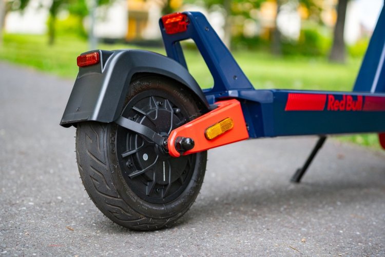 Elektrická koloběžka Red Bull RACE TEN FULL