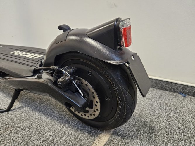 Elektrická koloběžka Ducati PRO-III (předváděcí č.6)