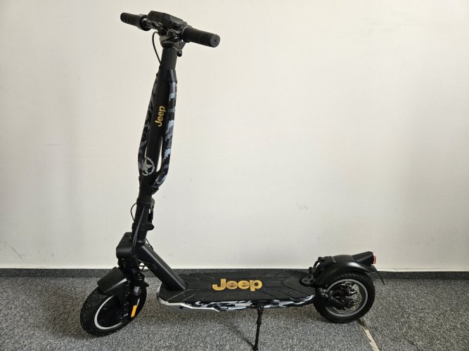 Elektrická koloběžka Jeep 2xe URBAN CAMOU (předváděcí č.5)