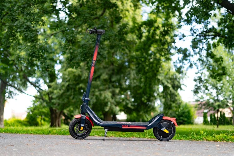 Elektrická koloběžka Red Bull 2RTEENOR 10-10