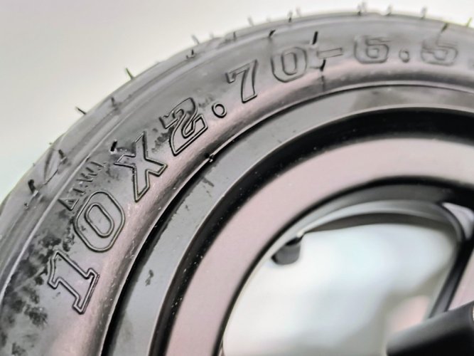 Přední kolo s pláštěm a duší pro Red Bull RACE TEN FULL