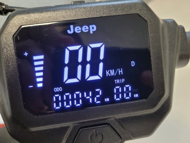 Elektrická koloběžka Jeep 2xe ADVENTURER (předváděcí č.1)