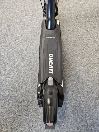 Elektrická koloběžka Ducati PRO-III (předváděcí č.6)