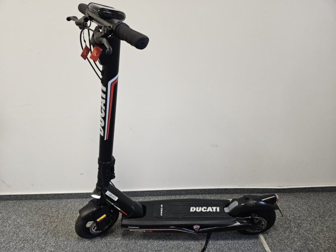 Elektrická koloběžka Ducati PRO-III (předváděcí č.6)