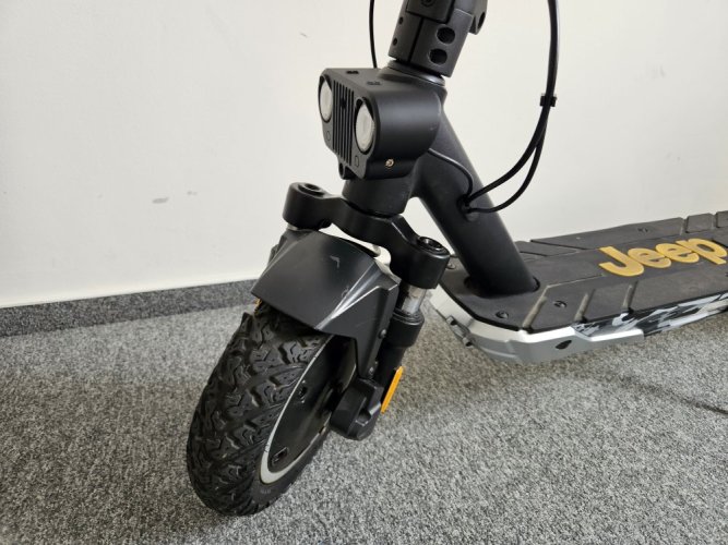 Elektrická koloběžka Jeep 2xe URBAN CAMOU (předváděcí č.5)
