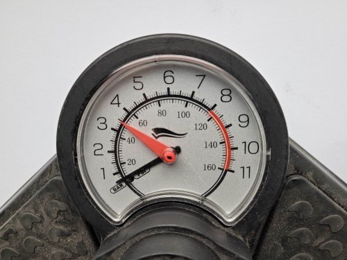 Správný tlak v pneumatikách