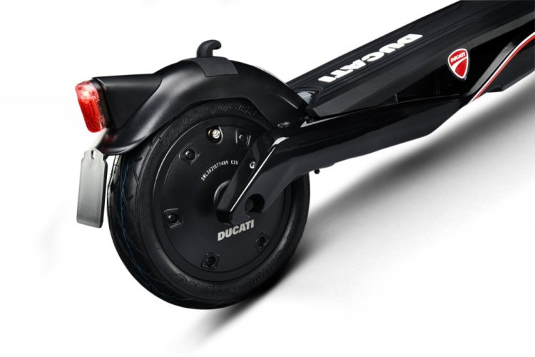 Elektrická koloběžka Ducati PRO-III