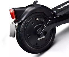 Zadní motorové kolo s pláštěm pro Ducati PRO-III R