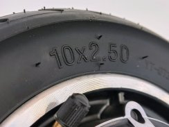 Zadní motorové kolo s pláštěm Red Bull TAKE-UP
