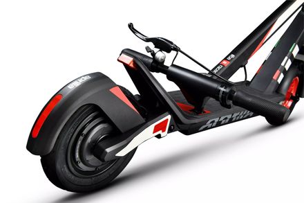 Elektrická koloběžka Aprilia eSR2