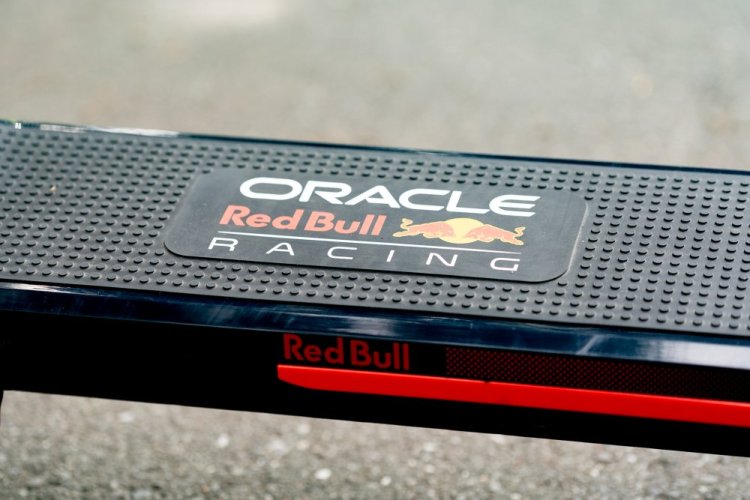 Elektrická koloběžka Red Bull RACE TEEN.2 10-10