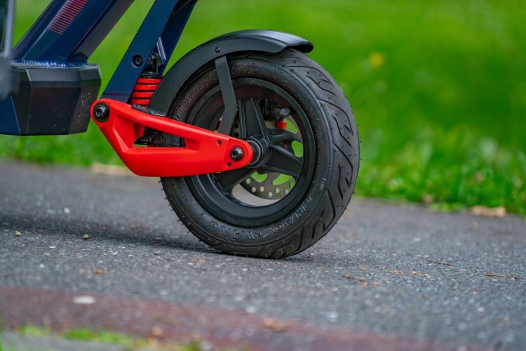 Elektrická koloběžka Red Bull RACE TEN FULL